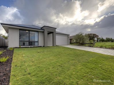 33 Currajong Crescent, Craigie WA 6025