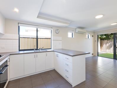 2/4 Randazzo Way, Yangebup WA 6164