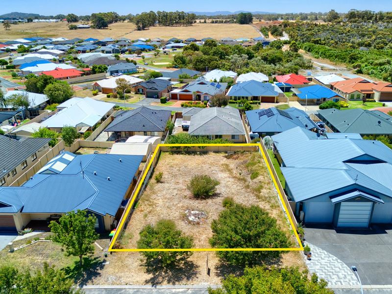 9 Pyrus Gardens, Yakamia