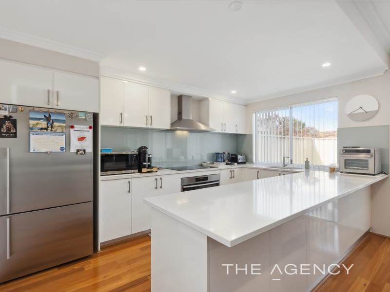2/8 Devon Court, Warwick
