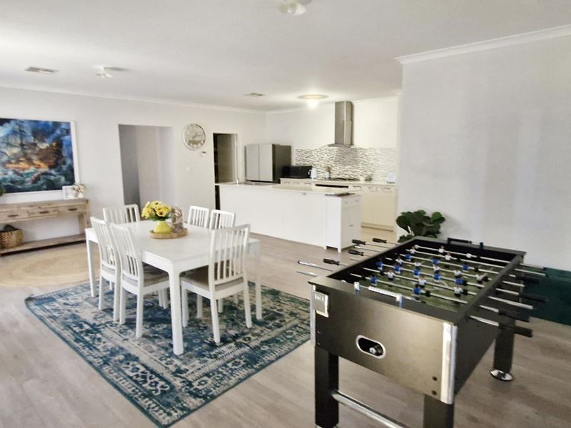 11 Fulvous Loop, Eglinton