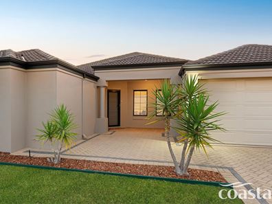 6 Stradbroke Rd, Secret Harbour WA 6173