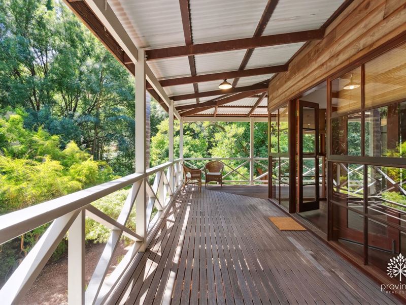 25 Glen Road, Lesmurdie WA 6076
