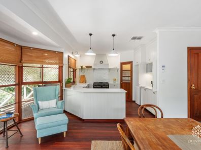 25 Glen Road, Lesmurdie WA 6076