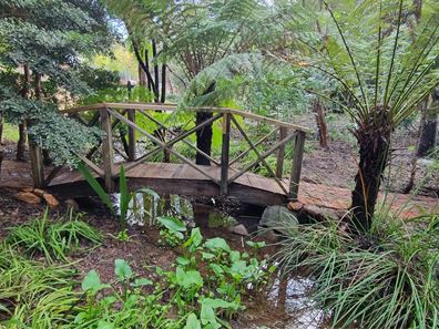25 Glen Road, Lesmurdie WA 6076