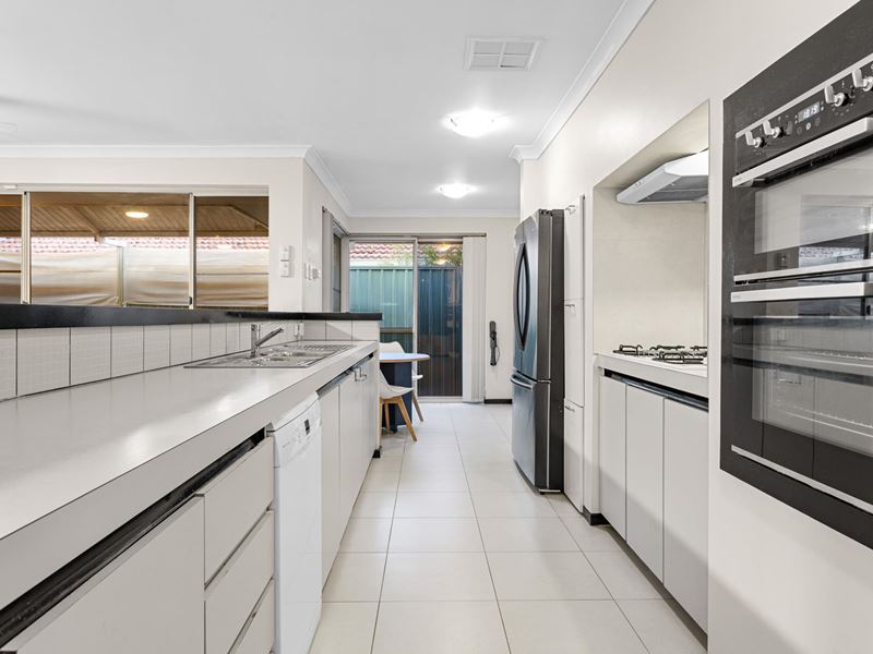 63 Kingsmill Gardens, Winthrop