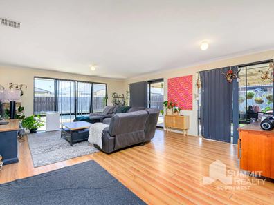 97 Braidwood Drive, Australind WA 6233