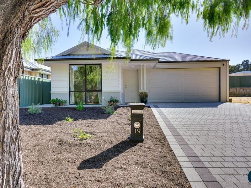 19 Robin Road, Roleystone WA 6111