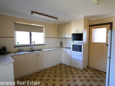 7 Burton Road, Castletown WA 6450