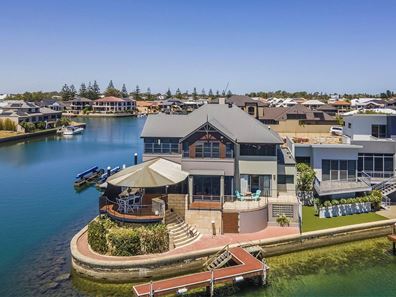 33 Finistere Island Retreat, Halls Head WA 6210