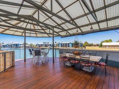 33 Finistere Island Retreat, Halls Head WA 6210