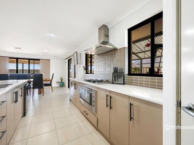 6 Yolanda Edge, Wandina WA 6530