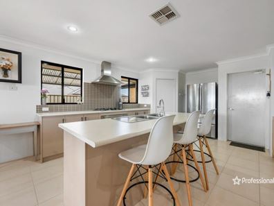 6 Yolanda Edge, Wandina WA 6530