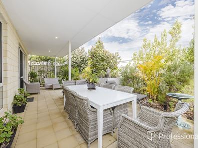 21 Parkside Street, Yanchep WA 6035