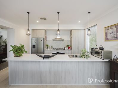 21 Parkside Street, Yanchep WA 6035