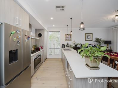 21 Parkside Street, Yanchep WA 6035