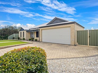 15 Carna Bay Road, Australind WA 6233