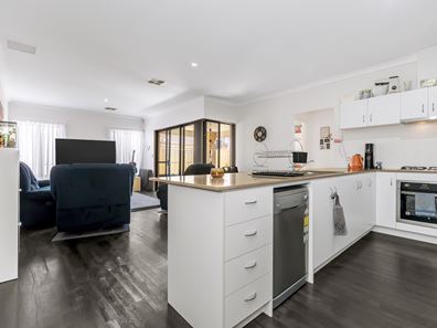 95B Amherst Road, Canning Vale WA 6155