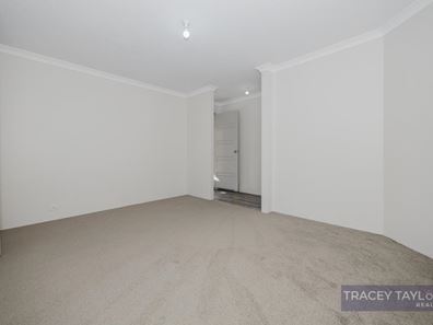 8B Holwell Gardens, Clarkson WA 6030