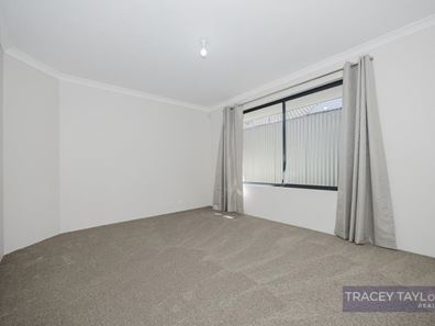 8B Holwell Gardens, Clarkson WA 6030