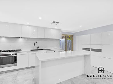 18 URSULINE VISTA, Queens Park WA 6107