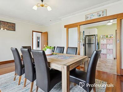 2 Malumba Crescent, Lesmurdie WA 6076