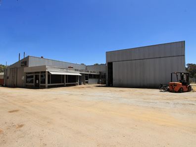 6 Edwards St, Merredin WA 6415
