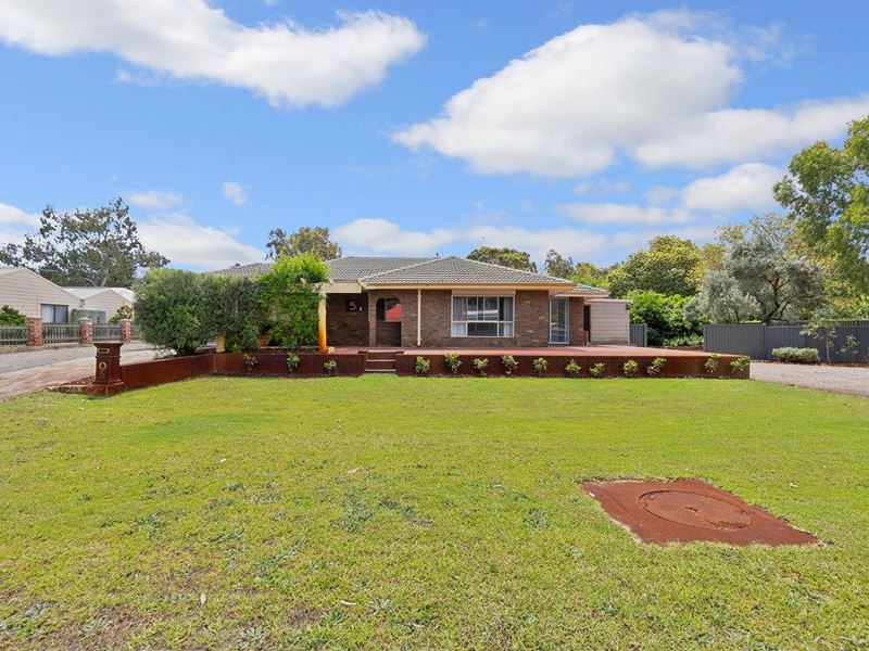 5 St Georges Avenue, Champion Lakes WA 6111