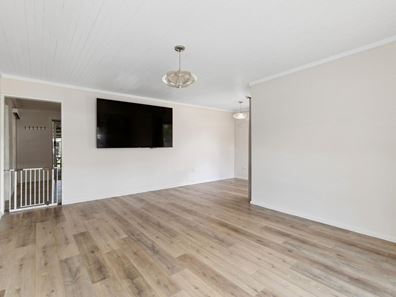 5 St Georges Avenue, Champion Lakes WA 6111