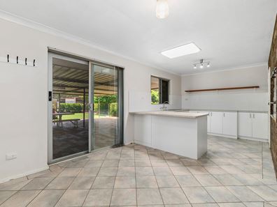 5 St Georges Avenue, Champion Lakes WA 6111