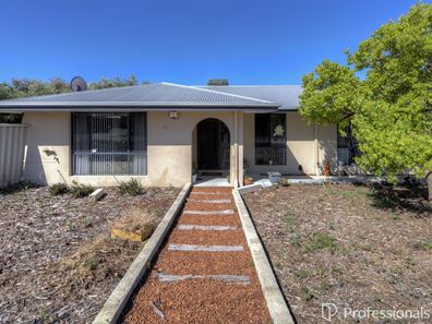 18 McNamara Drive, Thornlie WA 6108