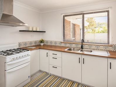 2/11 Melville Court, Geographe WA 6280
