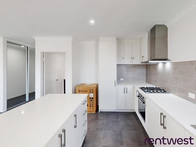30 Breakwater Grove, Champion Lakes WA 6111