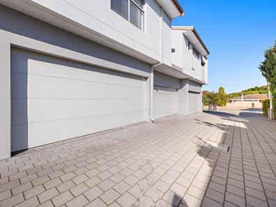 6/11 Debenham Street, Thornlie WA 6108