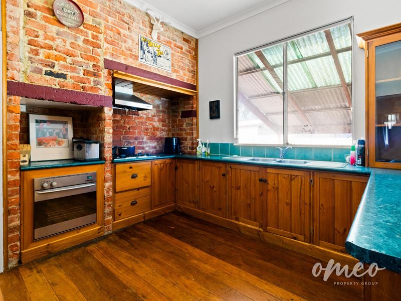 634 Rockingham Road, Lake Coogee WA 6166