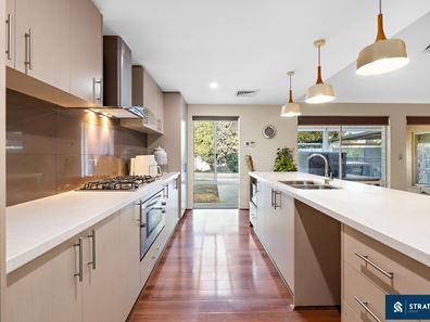 22 Hazewinkel Gardens, Champion Lakes WA 6111