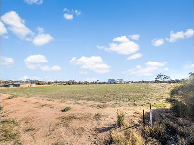 41 Maiolo Way, Merredin WA 6415