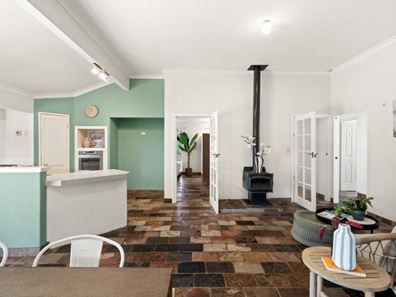 4 Marlborough Close, Greenfields WA 6210