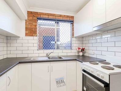 4/2 Sun Court, Millars Well WA 6714