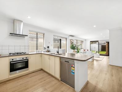 70 Thundelarra Avenue, Ellenbrook WA 6069