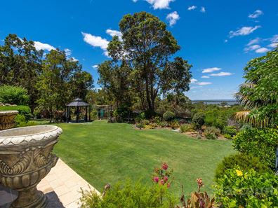 13 Yalgorup Drive, Bouvard WA 6211