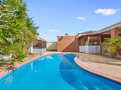 2 Oakwood Gate, Meadow Springs WA 6210