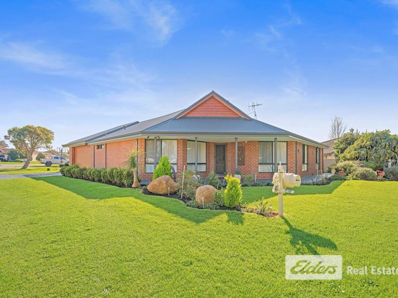 40 Lakeside Drive, Mckail