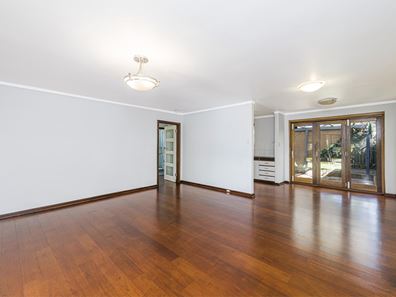 2 Dalmatia Place, Como WA 6152