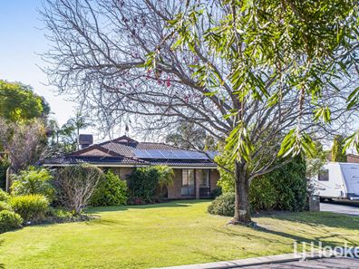 24 Sovereign Drive, Thornlie WA 6108