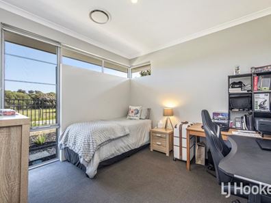 12 Bradley Street, Lakelands WA 6180