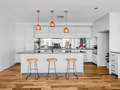 4 Barakee Road, Wandi WA 6167