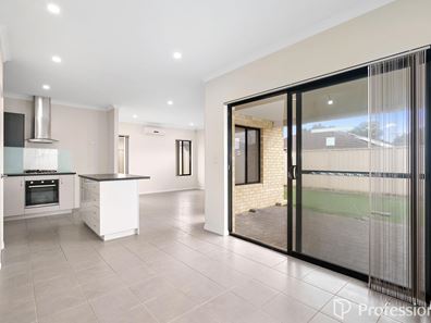 11 Balyat Way, Wattle Grove WA 6107