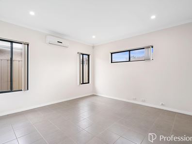 11 Balyat Way, Wattle Grove WA 6107