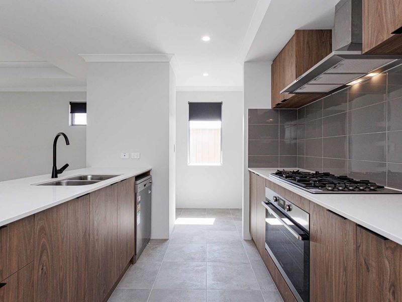 16 Sleaford Approach, Golden Bay WA 6174